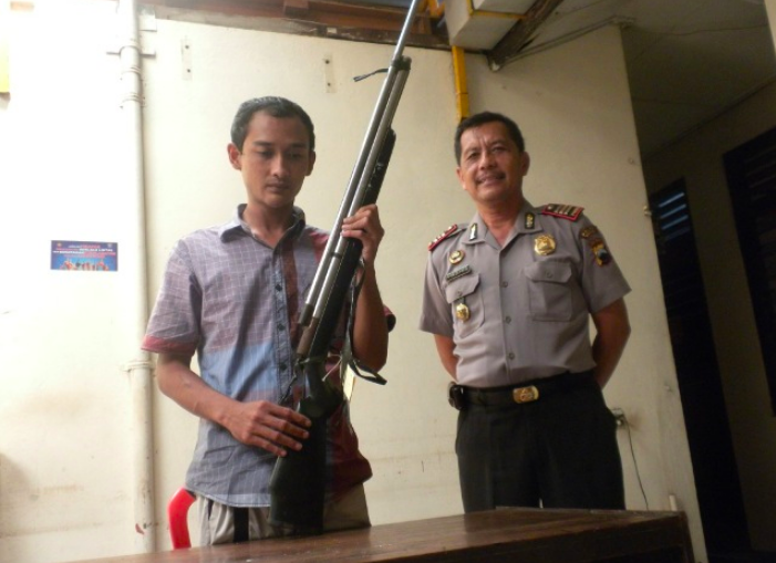 Gambar ilustrasi pelaku penembakan menggunakan senapan angin. (Foto: internet)