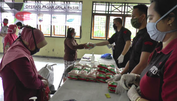 Ilustrasi Operasi Pasar Murah Gula Pasir. (Foto: internet)