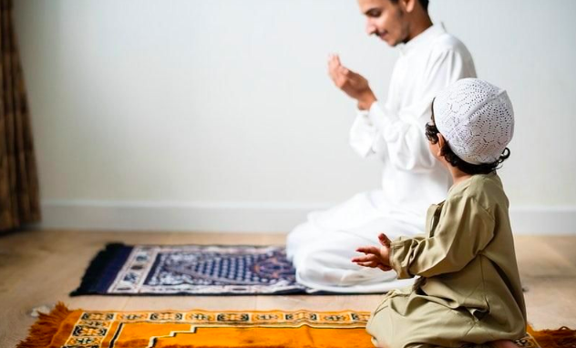 Ilustrasi umat muslim salat ied di rumah. (Sumber: internet)