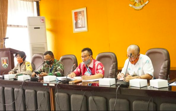 GERCEP: Penanggung Jawab Gugus Tugas Percepatan Penanganan Covid-19 Kota Magelang Joko Budiyono (dua kanan). (Foto: Humas Pemkot Magelang)