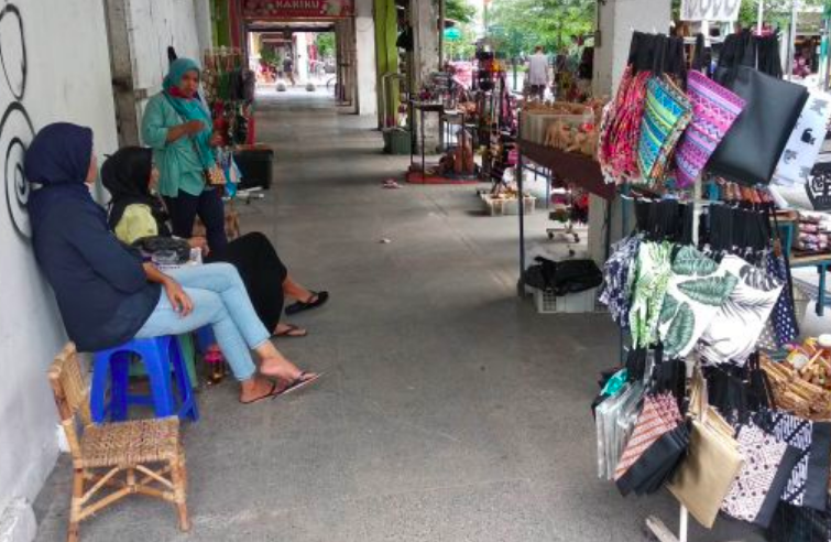 LESU: Pedagaang mencoba peruntungan membuka lapaknya ditengah pandemi, kemarin. (Foto: internet)