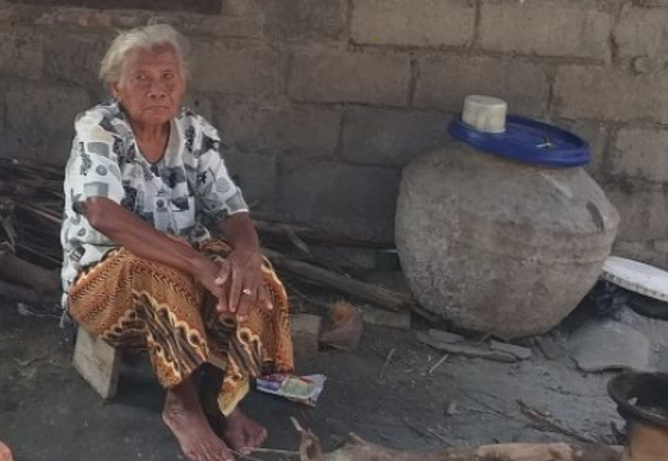 VIRAL : MBah Minto viral berkat video video vlognya. (FOto : internet)