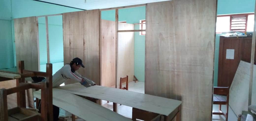 NEWS: Kamar kamar dibikin di dalam ruangan Sekolah di Desa Dukun (3/5/2020)-(Foto: Istimewa)