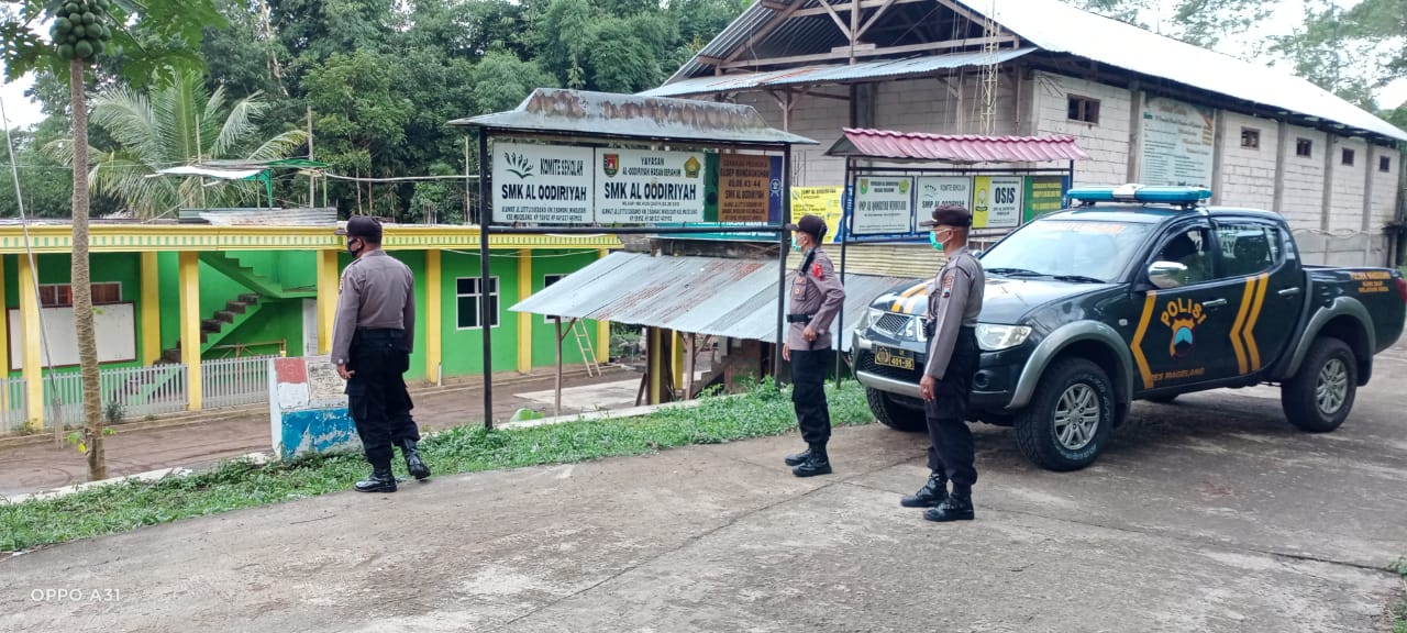 Jajajran Polsek Windusari mengecek sebuah sekolahan di wilayah memastikan tidak ada pawai pelajar