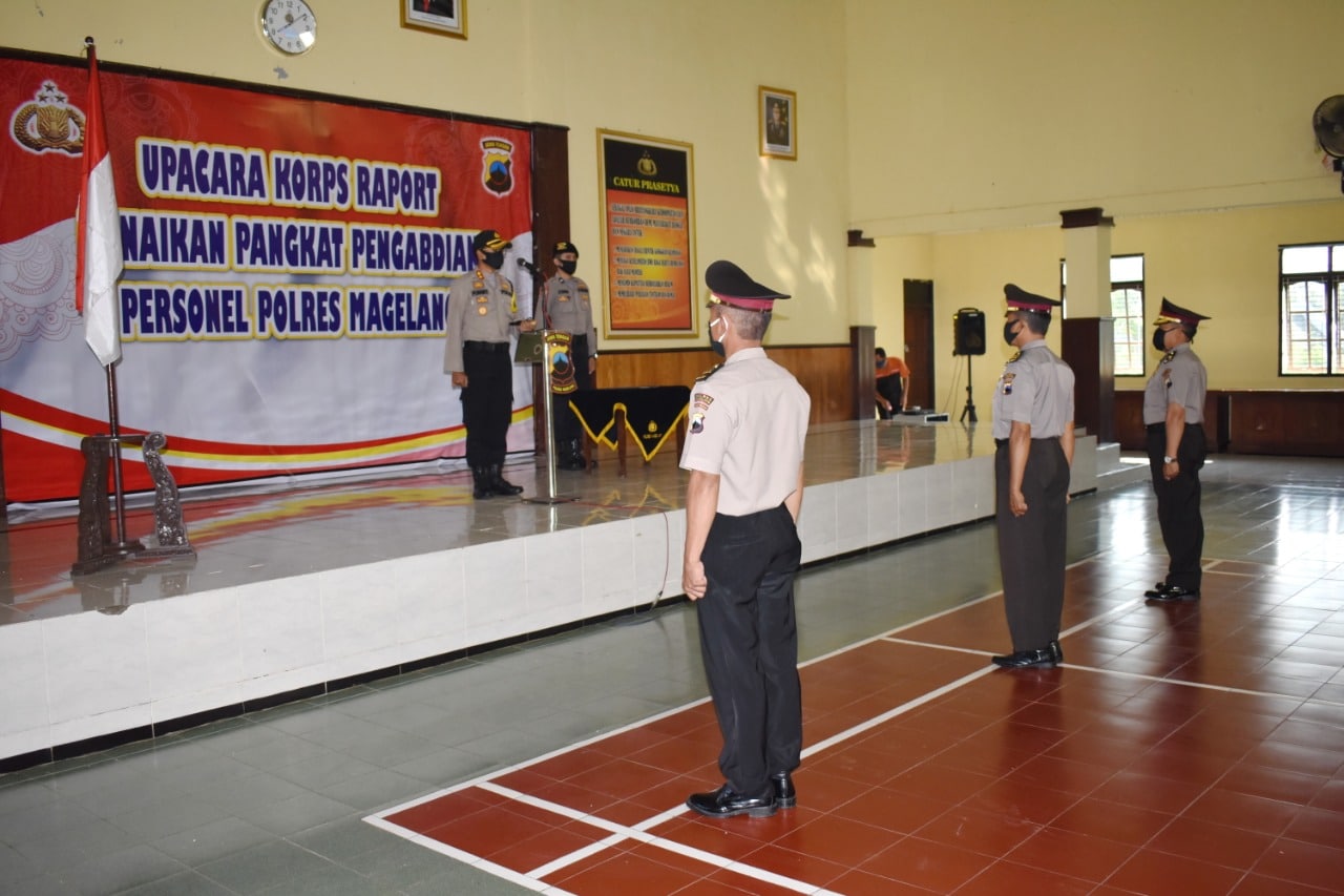 NEWS: TIga personil Polres Magelang mendapat kenaikan pangkat (4/5/2020)-(Foto: istimewa)