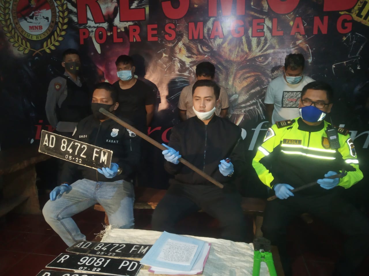 Proses penjemputan tiga orang kepada Rekrim Kudus (12/5/2020)-(Foto: istimewa)