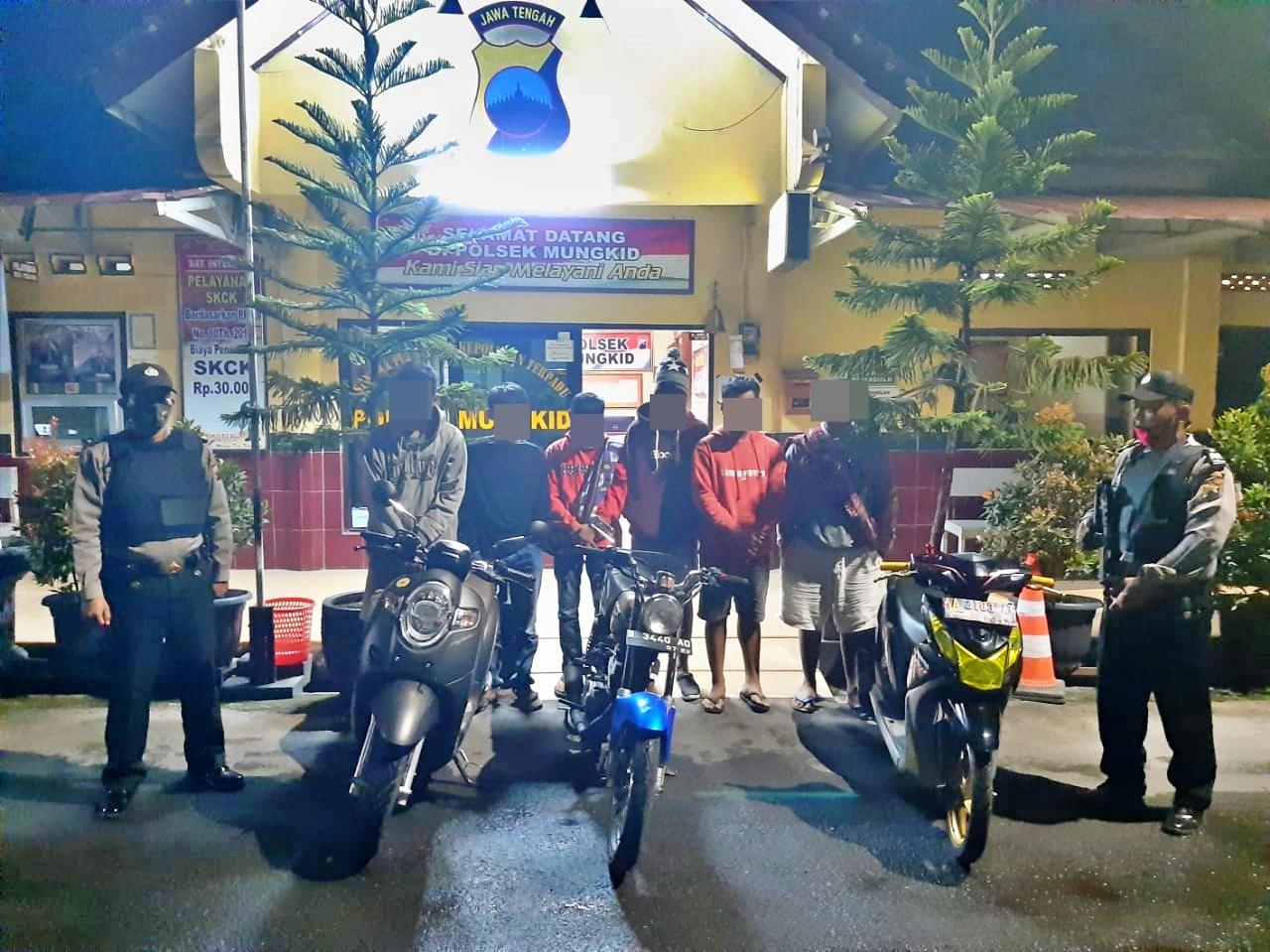 NEWS: Lima pemuda dan tiga sepeda motor yang terlibat balap liar diamankan jajaran Polsek Mungkid (14/5/2020)-(Foto: Istimewa)