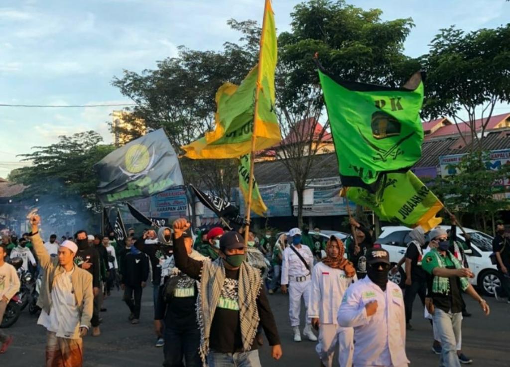 Anggota ormas Islam se-Jateng DIJ menggelar apel kebangsaan dan sedekah di Muntilan, Jumat (22/5). (Foto: istimewa)