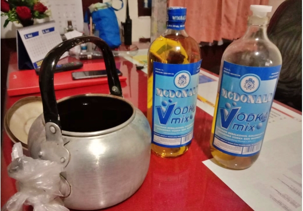 NEWS: Miras dalam ceret dan dua botol disita Polsek Magelang Utara (Foto: Istimewa)