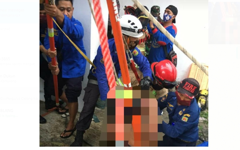 NEWS: Petugas Damkar Kabupaten Magelang sata evakuasi korban laka sumur di Borobudur (18/5/2020)-(Foto: Doc Damkar)