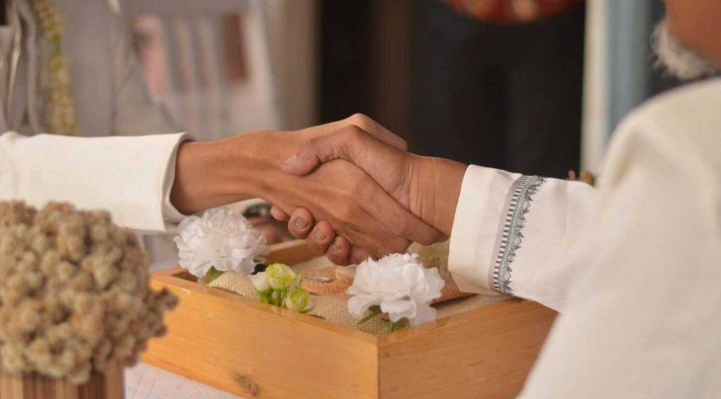 ILUSTRASI : prosesi akad nikah, ternyata penghulunya adalah mantan suami pengantin perempuan