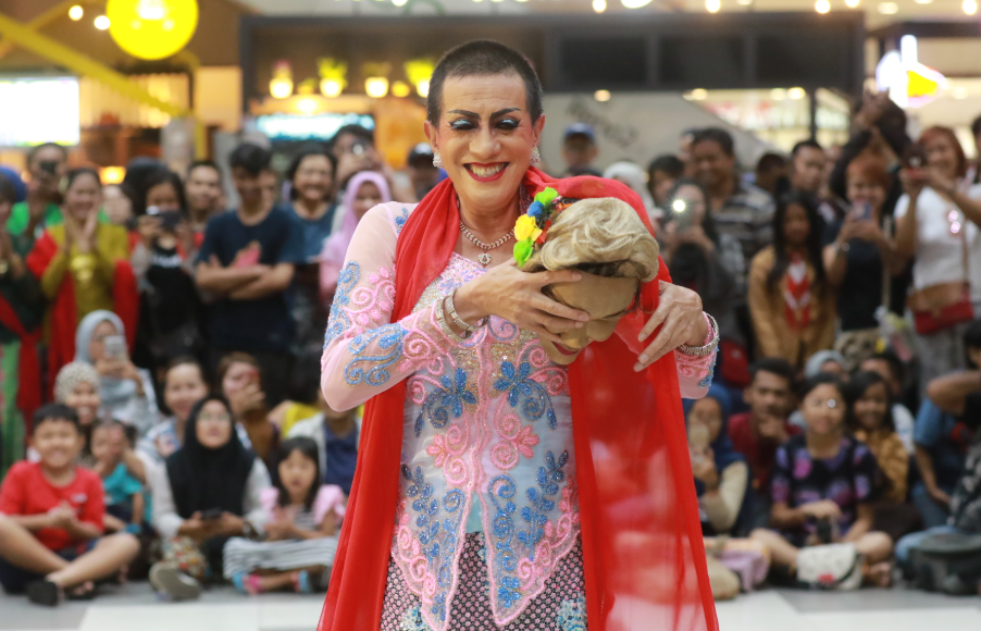 Didik Nini Thowok saat tampil disebuah acara