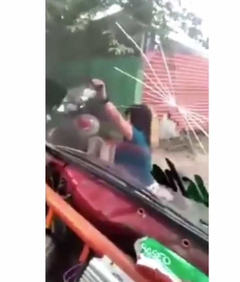 Video Viral…Diduga Masalah Uang Parkir, Perempuan Ini Ngamuk