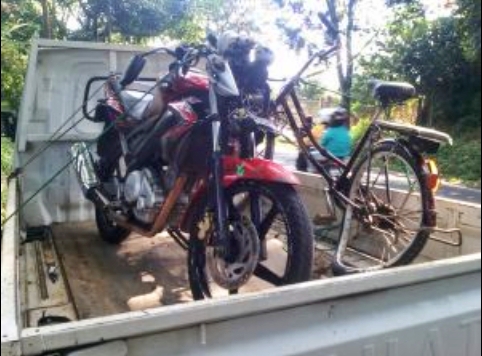 Sepeda motor dan sepeda onthel milik kakek mengalami rusak diamankan Satlantas Polres Magelang (28/6/2020)-(Foto: Istimewa)