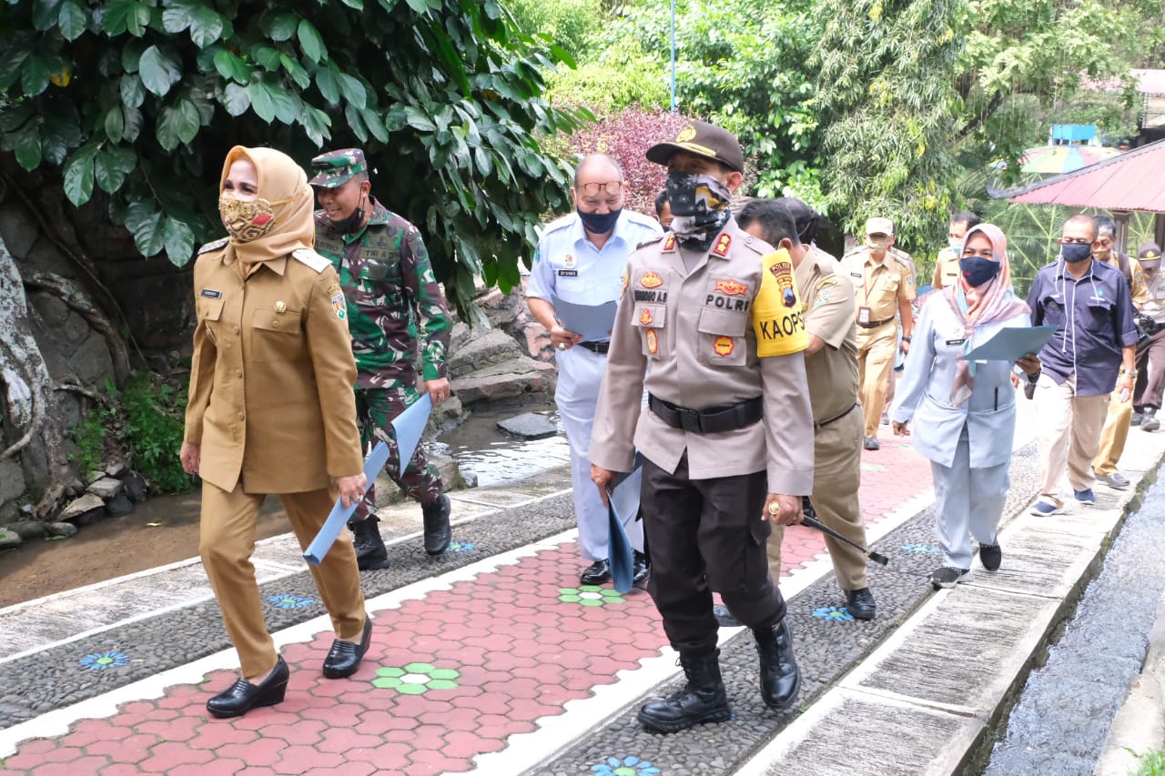 Wakil Walikota Magelang Windarti saat mengungjungi Tempat Wisata Taman Kyai Langgeng (29/6/2020)-(Foto: Istimewa)