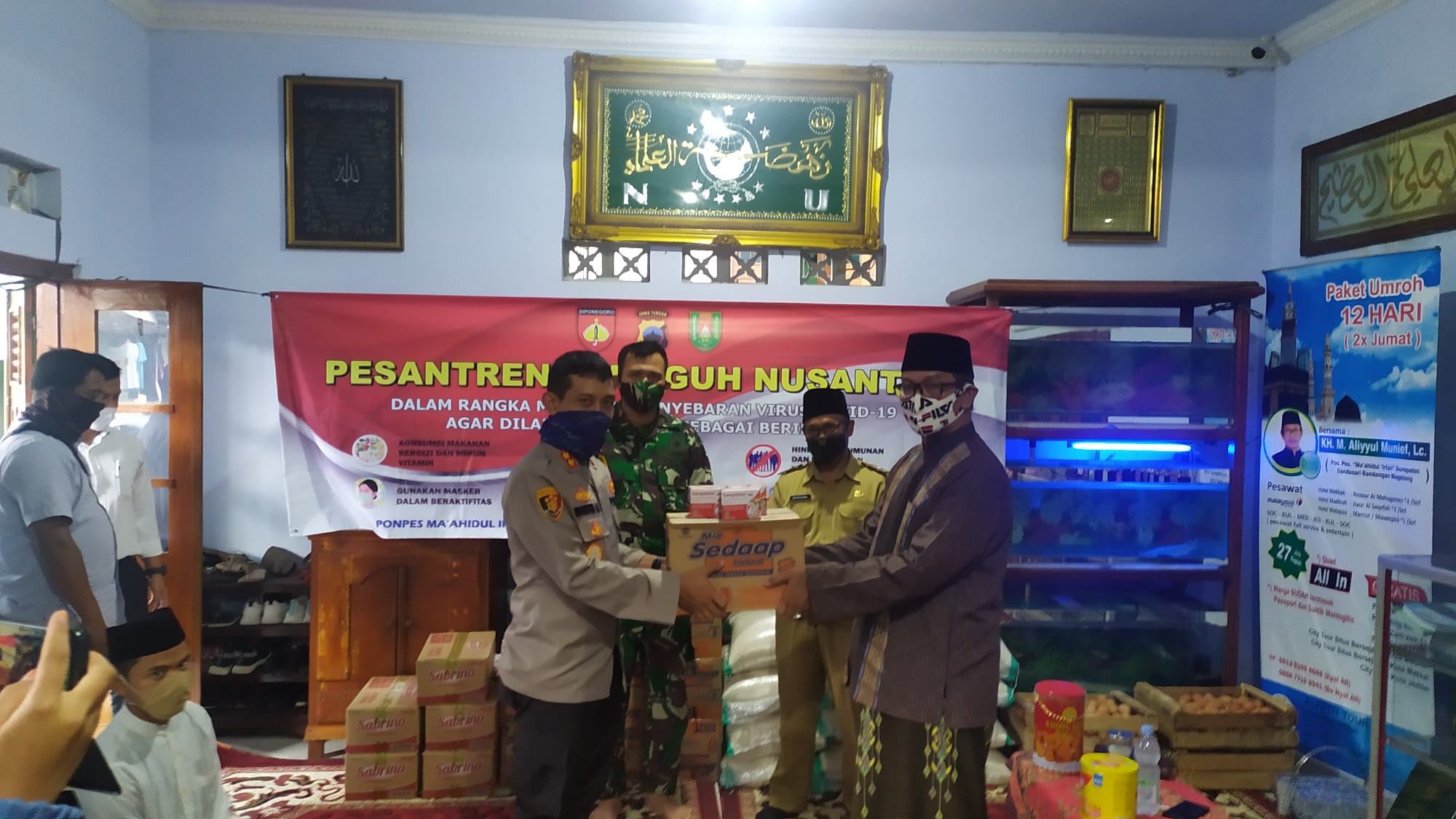 Kapolres Magelang Kota bersama Dandim 0705 Magelang serahkan bantuan kepada Pondok Pesantren Ma’ahidul Irfan Bandongan