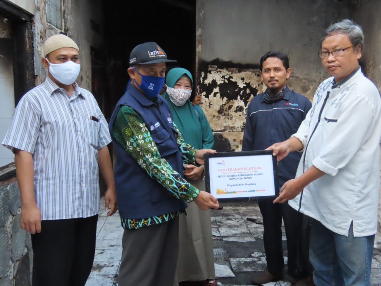 PEDULI : Lazismu Kota Magelang salurkan bantuan kepada warga yang mengalami musibah kebakaran rumah