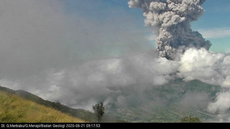Erupsi Merapi terpantau dari CCTV pengamatan (21/6/2020)-(Foto: BPPTKG)