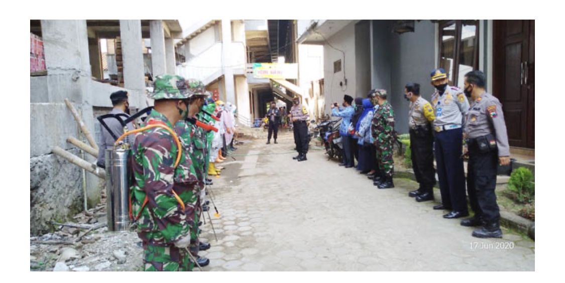 Sambut Santri, Ponpes API Tegalrejo Disemprot Disinfektan