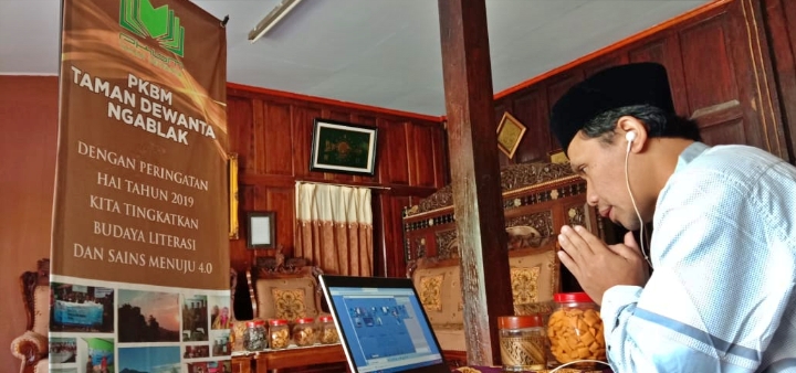 Salah satu anggota FK PKBM Magelang saat halal bihalal online (3/6/2020)-(Foto: Istimewa)