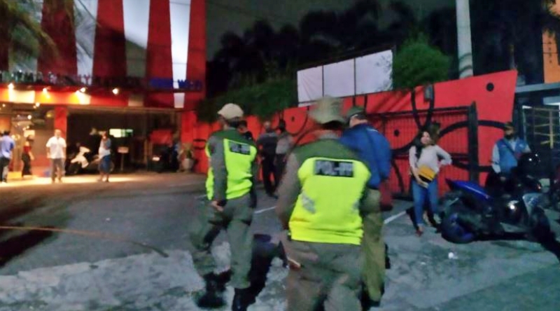 NEWS: Satpol PP saat mengoperasi tempat karaoke dan spa di Sleman (6/6/2020)-(Foto: Istimewa)