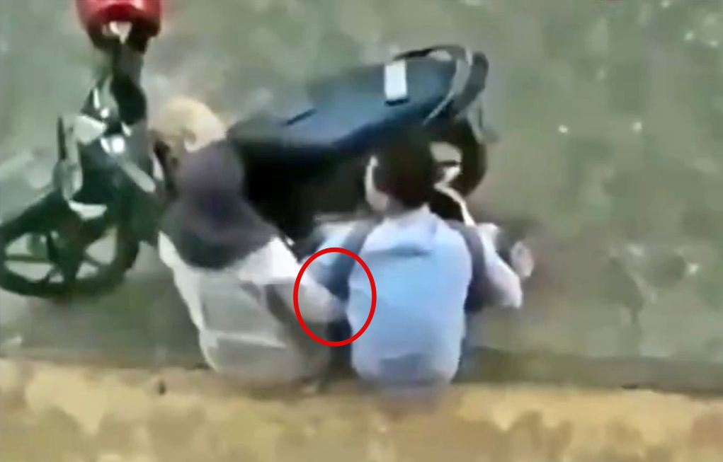 Diduga bertindak asusila video remaja ini viral (Foto: SS Video)