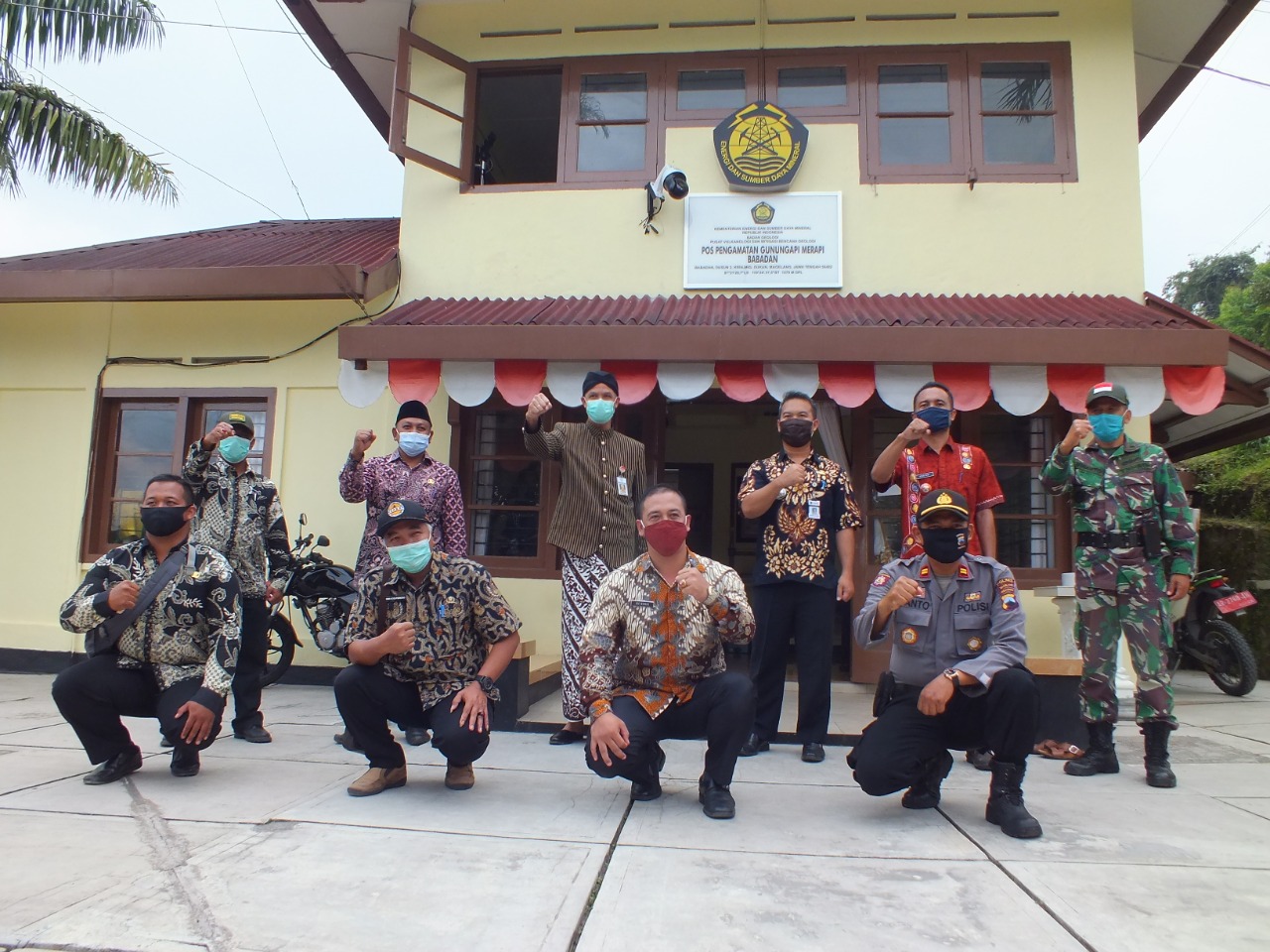 Ganjar Pranowo saat berkunjung ke Pos Pemantau Merapi Babadan Dukun Magelang (16/7/2020)-(Foto: istimewa)