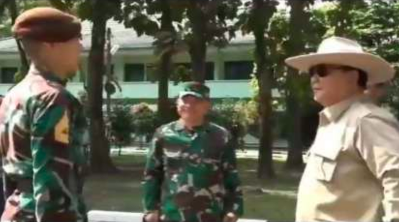 BINCANG: Menhan Prabowo bersama Gubernur Akmil Magelang Mayjend TNI Dudung Abdurachman saat berbincang dengan Taruna Akmil Enzo, Jumat (3/6).
