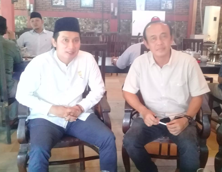 AKRAB: Bacalon Walikota Magelang dari PDI P Endro Yuwono (kanan) bersama Ketua DPC PKB Kota Magelang H Sallafudin, Kamis (9/7). (Foto: han)