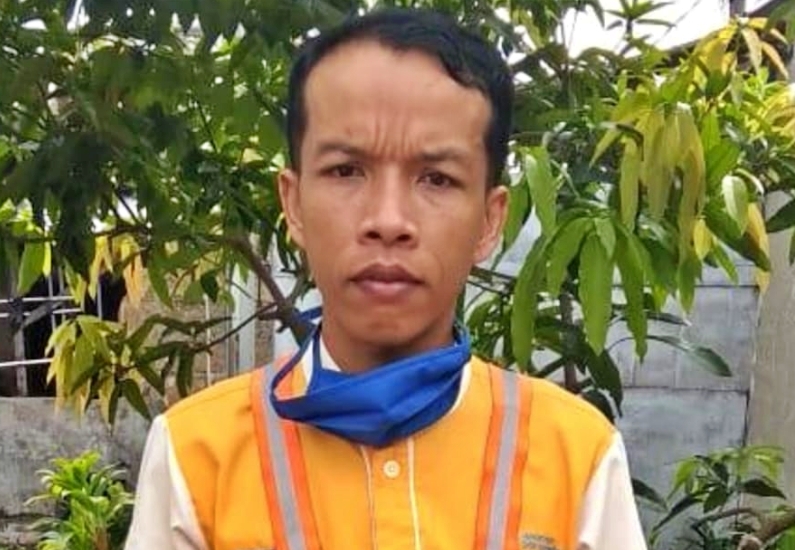 Mujenih seorang petugas kebersihan KRL temukan uang 500 juta di dalam kereta