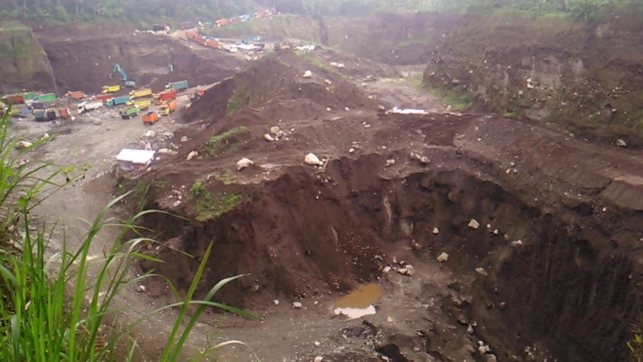 ILUSTRASI : truk pengangkut bahan galian golongan C atau truk pasir