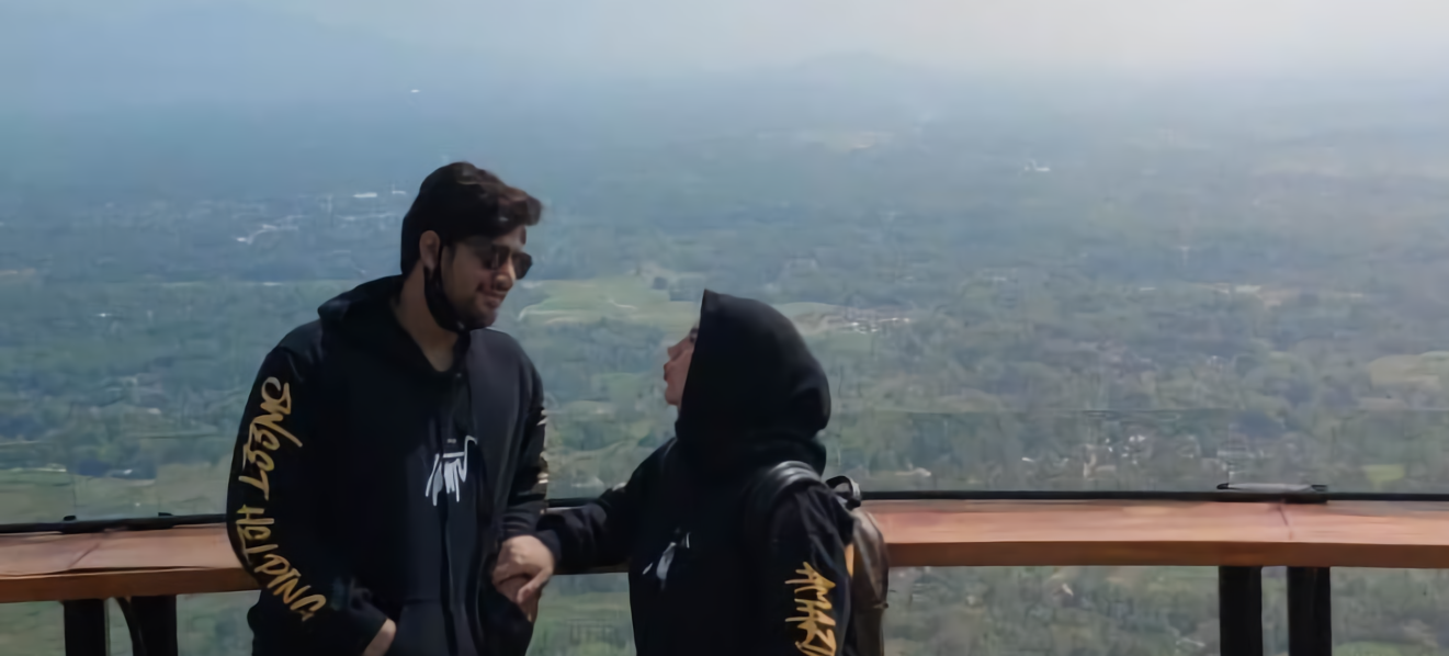 Pasangan Ammar Zoni-Irish Bella diketahui sedang traveling ke Mata Langit by Plataran di Borobudur Kabupaten Magelang. (28/7/2020)
