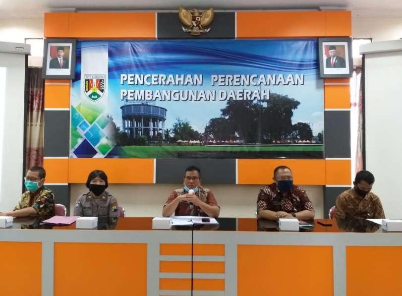 Sosialiasi Kampung Siaga Covid-19 dan Jogo Tonggo kepada Lurah se-Kota Magelang, di aula kantor BAPPEDA Kota Magelang (29/7/2020)