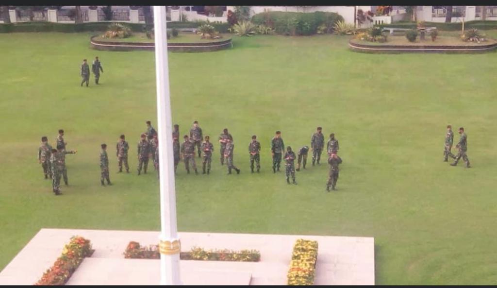 Personel dari Akademi TNI saat berada di Komplek Kantor Pemkot Magelang untuk melakukan pematokan