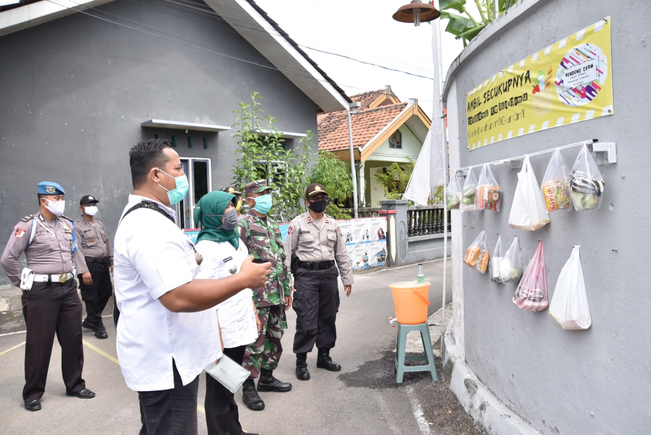 Pemerintah Provinsi Jawa Tengah melalui Dinas Kesehatan telah menyalurkan Jogo Tonggo Kit