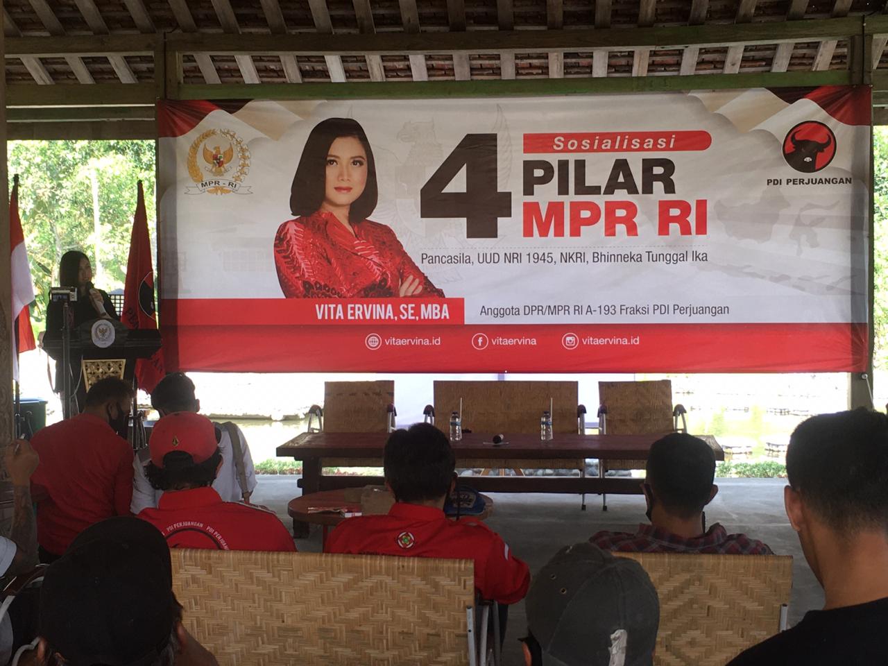 Anggota DPR/MPR RI Vita Ervina ingatkan pemuda Magelang terus bumikan Empat Pilar Kebangsaan, Selasa (14/7). (Foto: han)