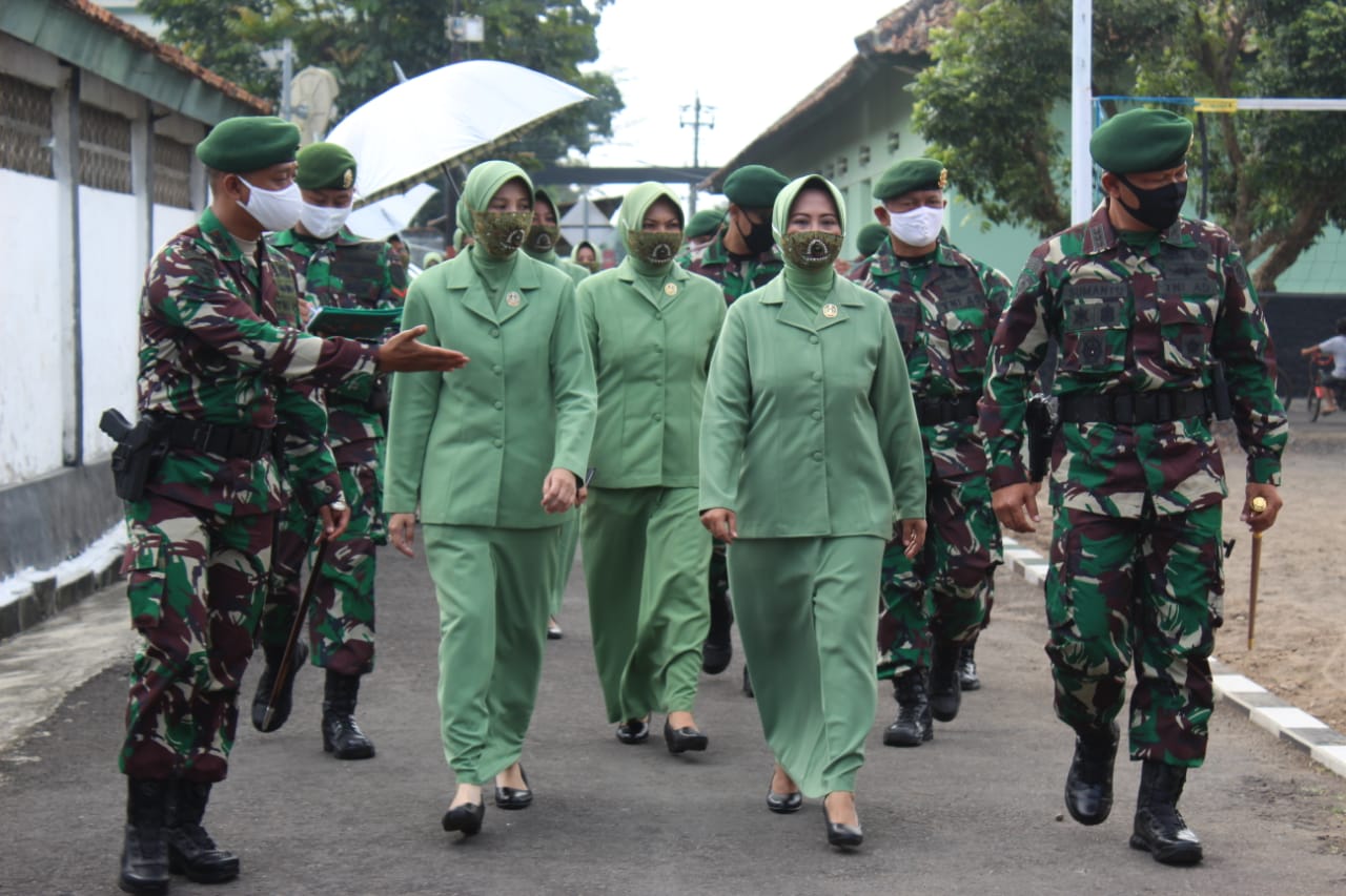 Danmenarmed 1/PY/2 Kostrad Kolonel Arm Sumanto melaksanakan kunjungan kerja ke Yonarmed 11 Kostrad di Kota Magelang, hari ini (16/07/2020)
