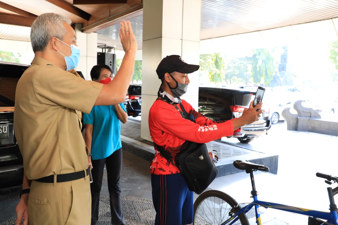 Seorang pelajar SMK di Purwokerto nekat gowes dari rumahnya ke Semarang hanya untuk bertemu Gubernur Jawa Tengah
