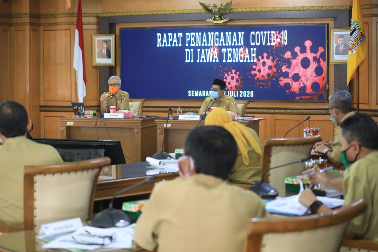 rapat penanganan COVID-19 di gedung A lantai 2 kantor Gubernur Jateng, (27/7/2020)