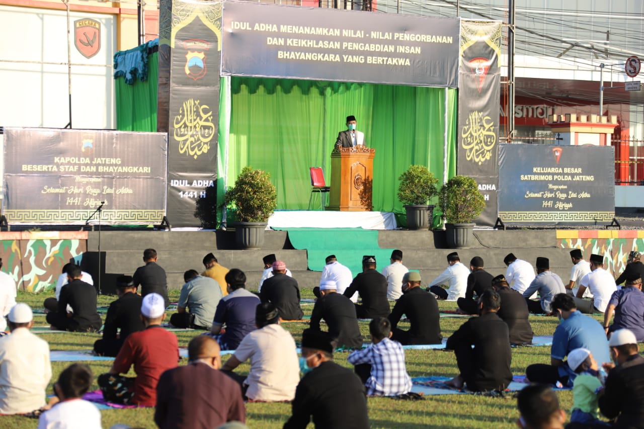 Polda Jawa Tengah laksanakan shalat ied Idul Adha di Lapangan Mako Brimob Srondol Semarang, pagi ini (31/7/2020).