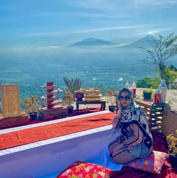 Potret Keseruan Pasangan Artis Anang dan Ashanty Berlibur di Magelang