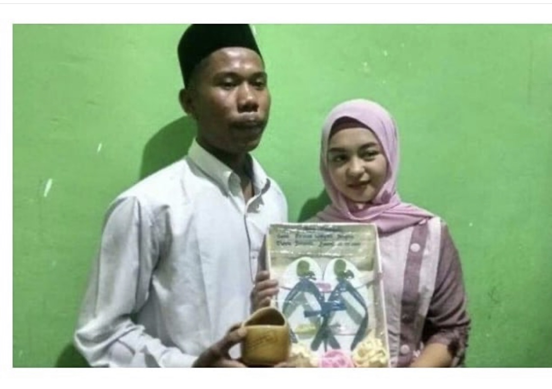 Viral, Gadis Cantik Ini Dimahar Sandal Jepit dan Segelas Air