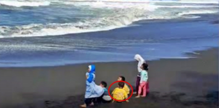 Balita korban laka air pantai goa cemara belum diketemukan