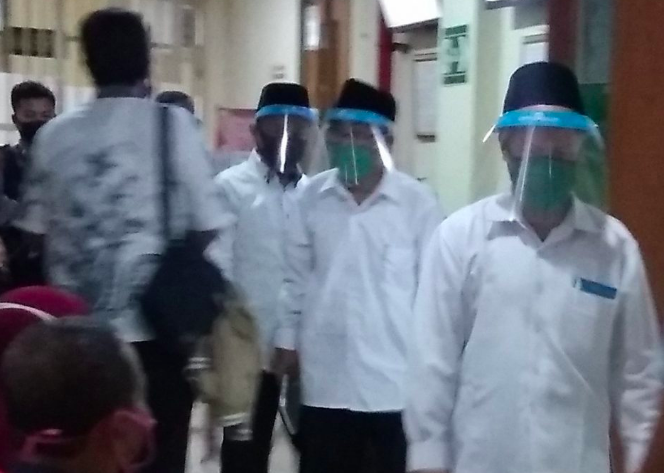 DIADILI: Ketiga terdakwa insiden susur sungai DDS, RY dan IYA di PN Sleman. (Foto: istimewa)