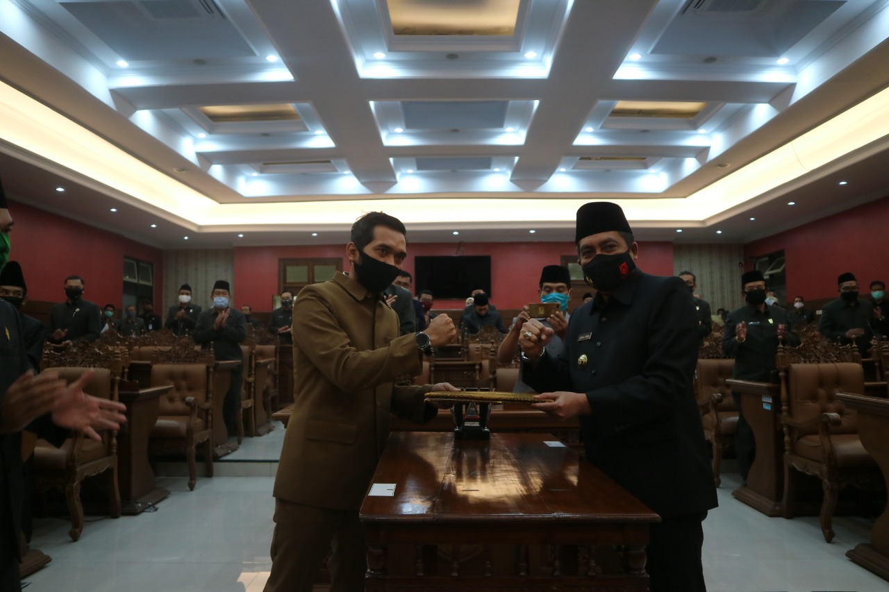 Ketua DPRD dan Bupati Magelang setelah sidang paripurna