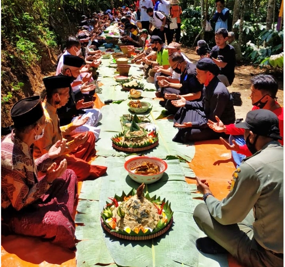 Ritual wiwitan panen kopi dan sedekah bumi di Kajoran Magelang (19/8/2020)-(Foto: Istimewa)