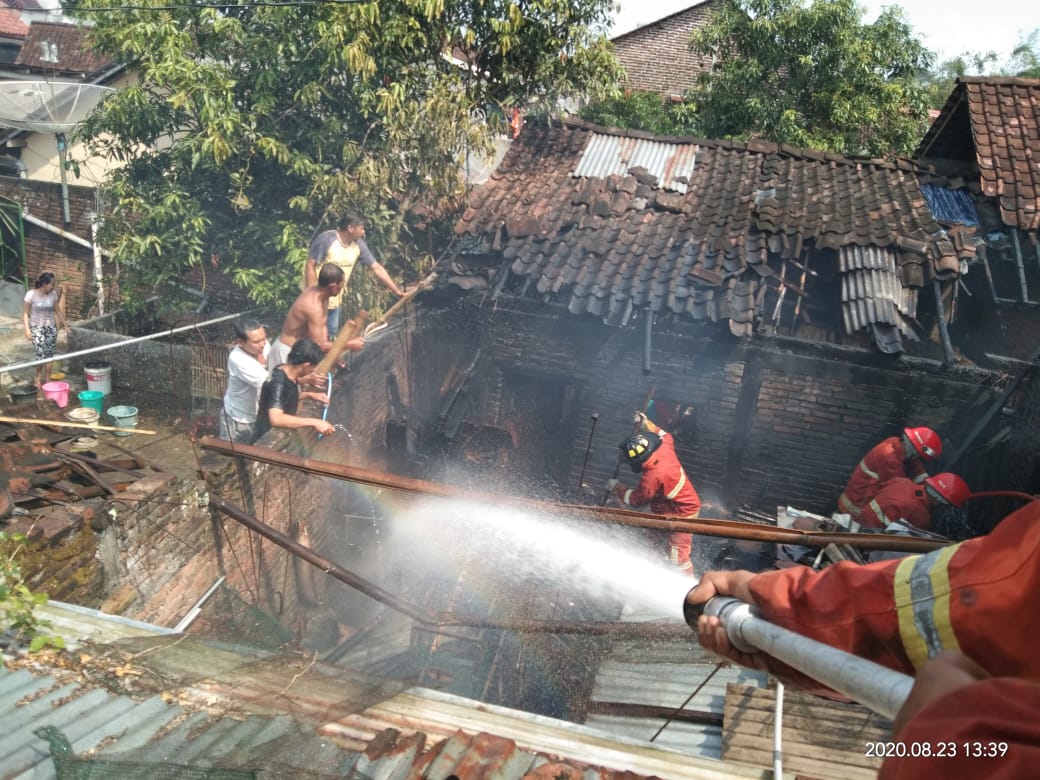 Rumah di Secang terbakar ludes Minggu siang (23/8/2020)-(Foto: Dok Damkar)