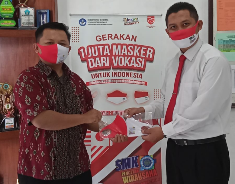 Tegakkan Protokol Kesehatan, SMK Muhammadiyah di Kabupaten Magelang Membuat Masker