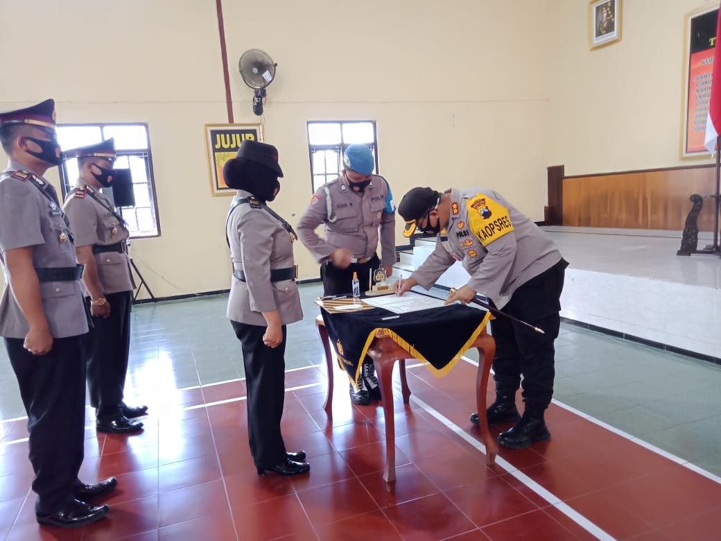 Sertijap Kapolsek Salam dan Kabagrem Polres Magelang (19/8/2020)-(Foto: istimewa)