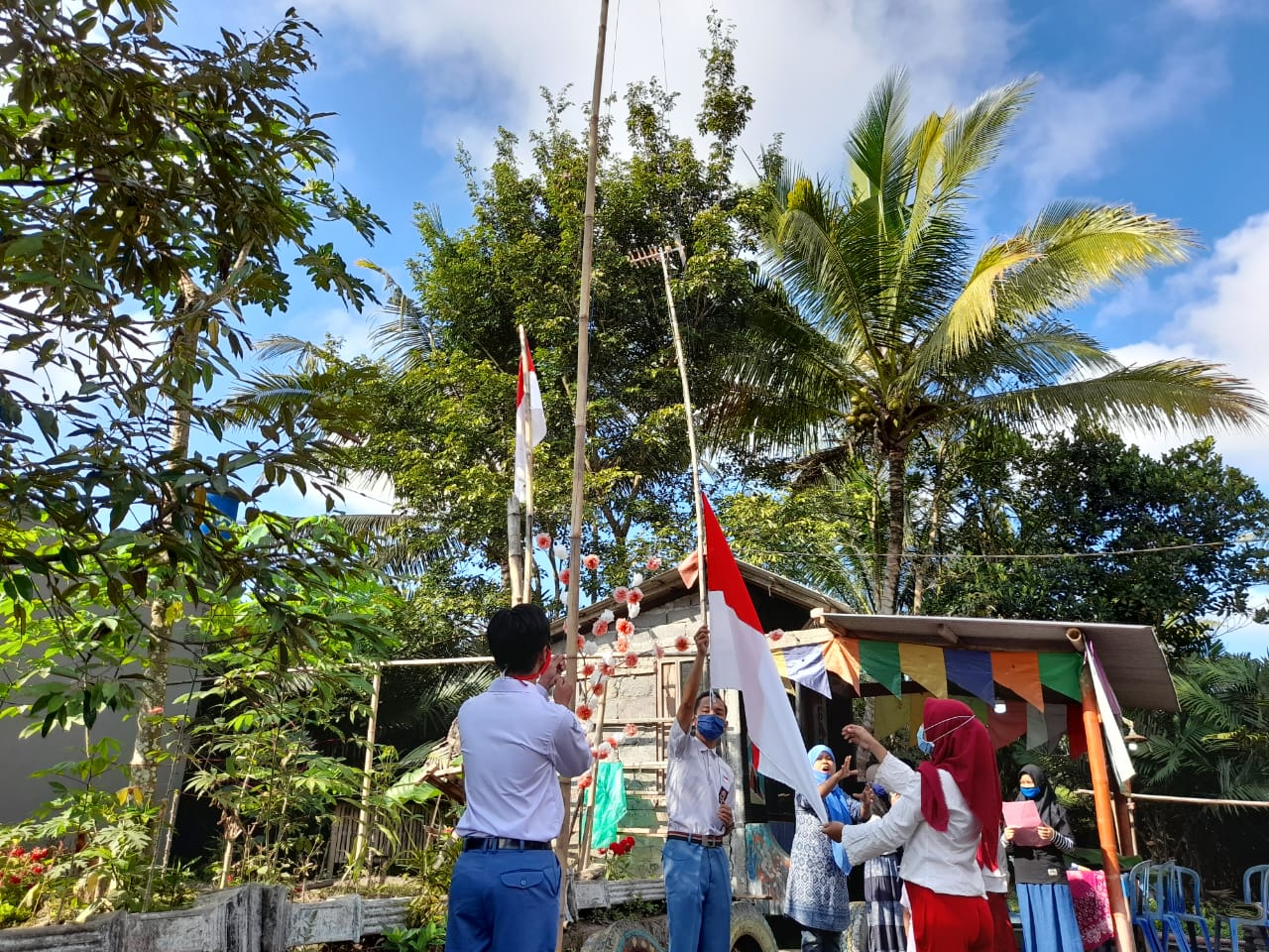 Warga Sucen Upacara Sederhana (17/8/2020)-(Foto: istimewa)